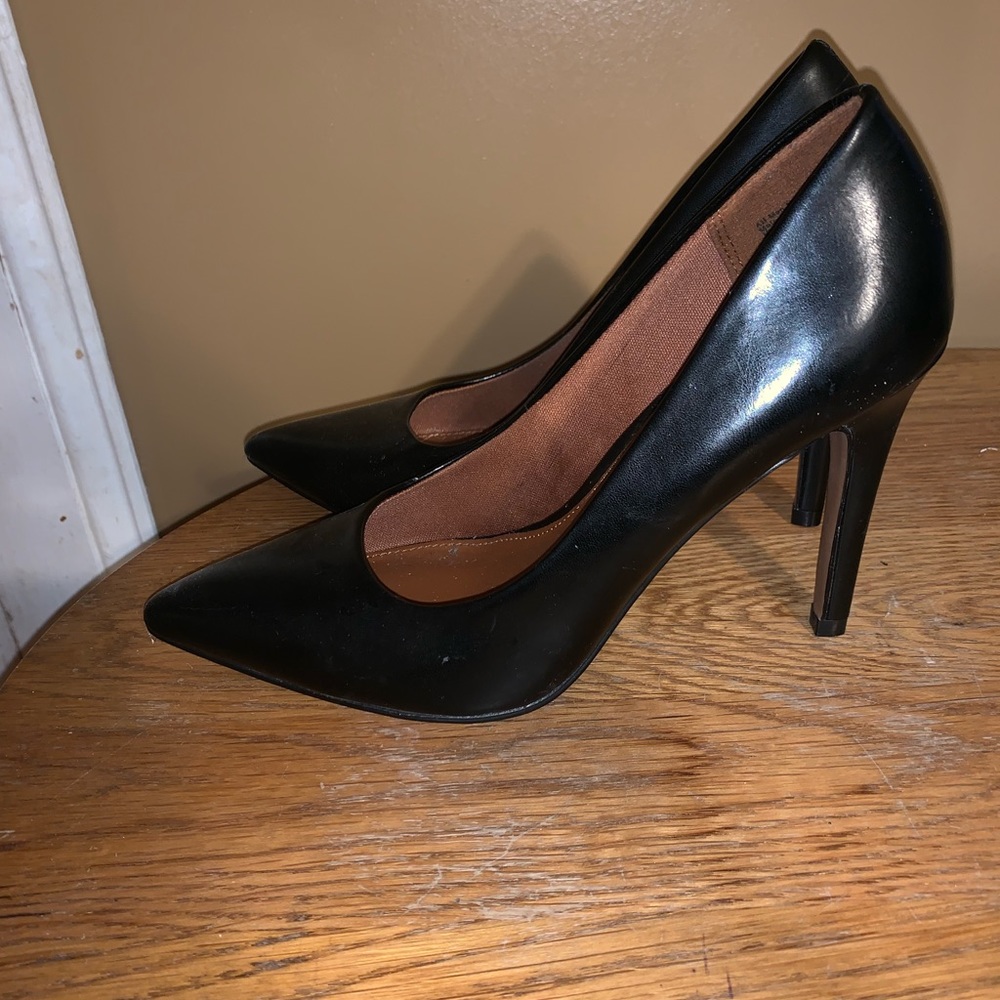 Black “Court” high heels